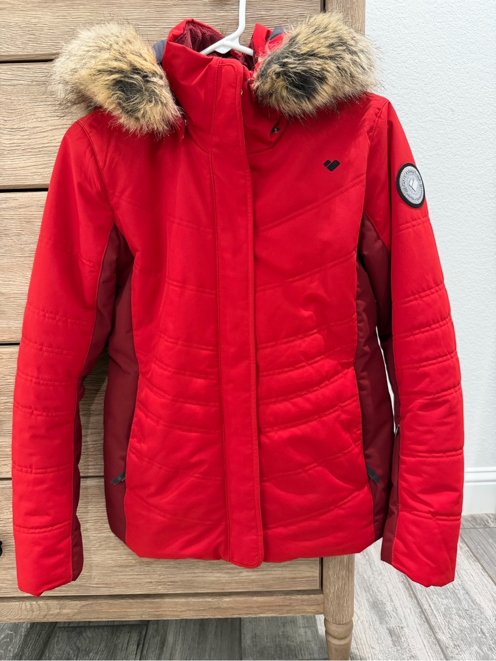 Obermeyer Red Ski Jacket with Faux Fur Trim - Picture 2 of 8